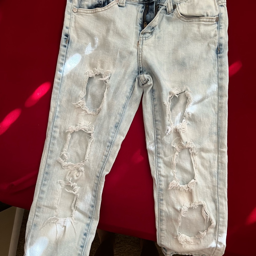 Light blue jeans size 1. 98% cotton 2% spandex.